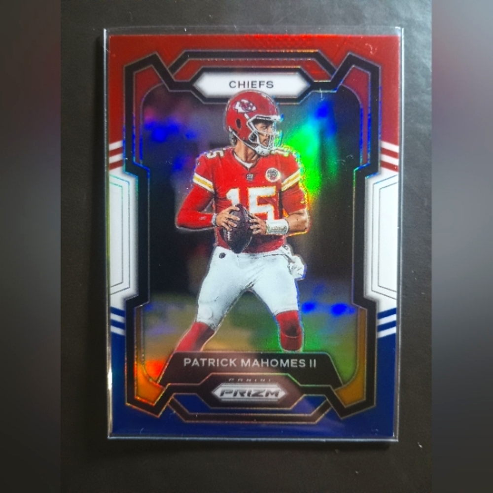 Patrick Mahomes II 2023 Prizm Football - Red White and Blue #149 KC Chiefs - Picture 1 of 2